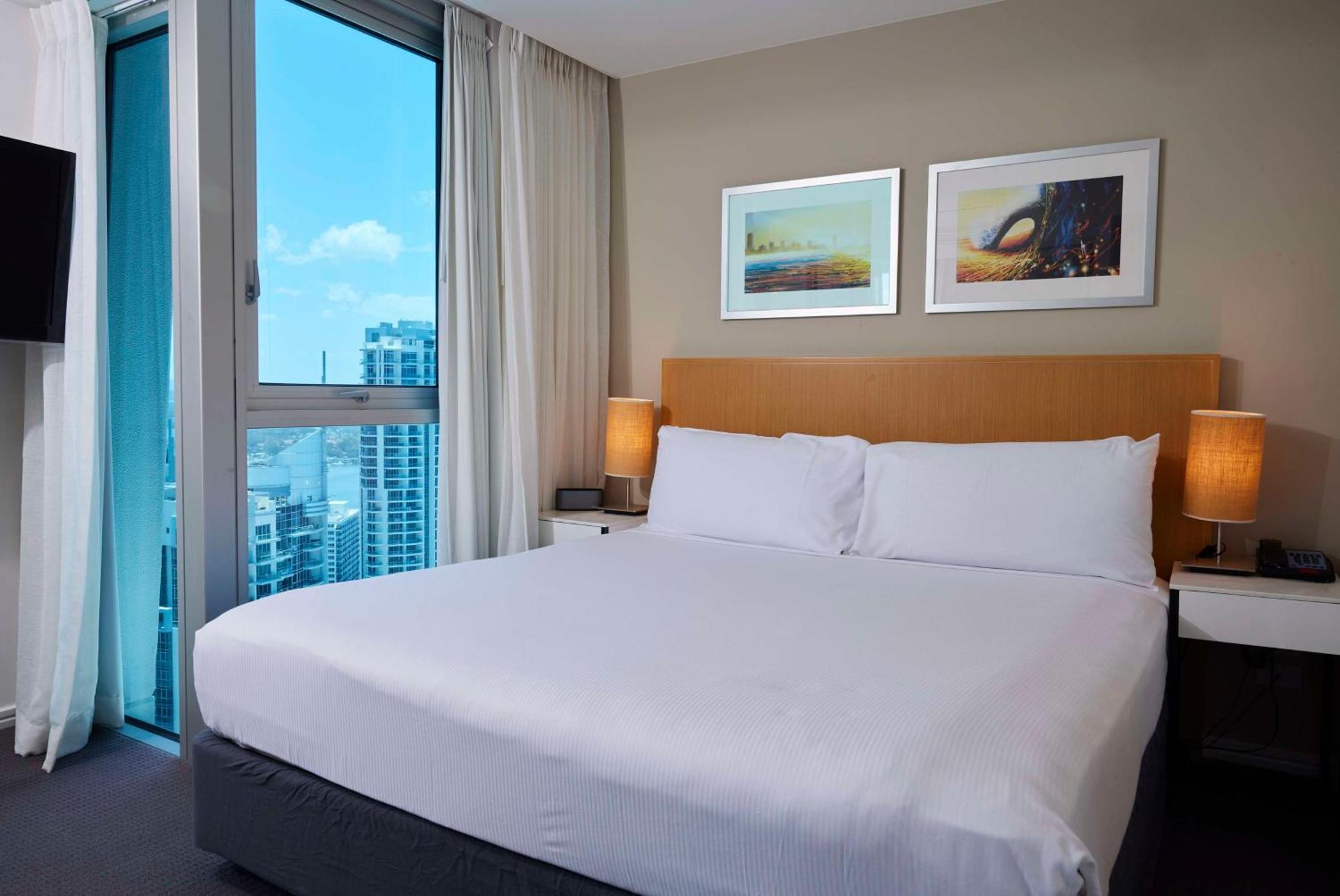 Hilton Surfers Paradise & Residences 5*