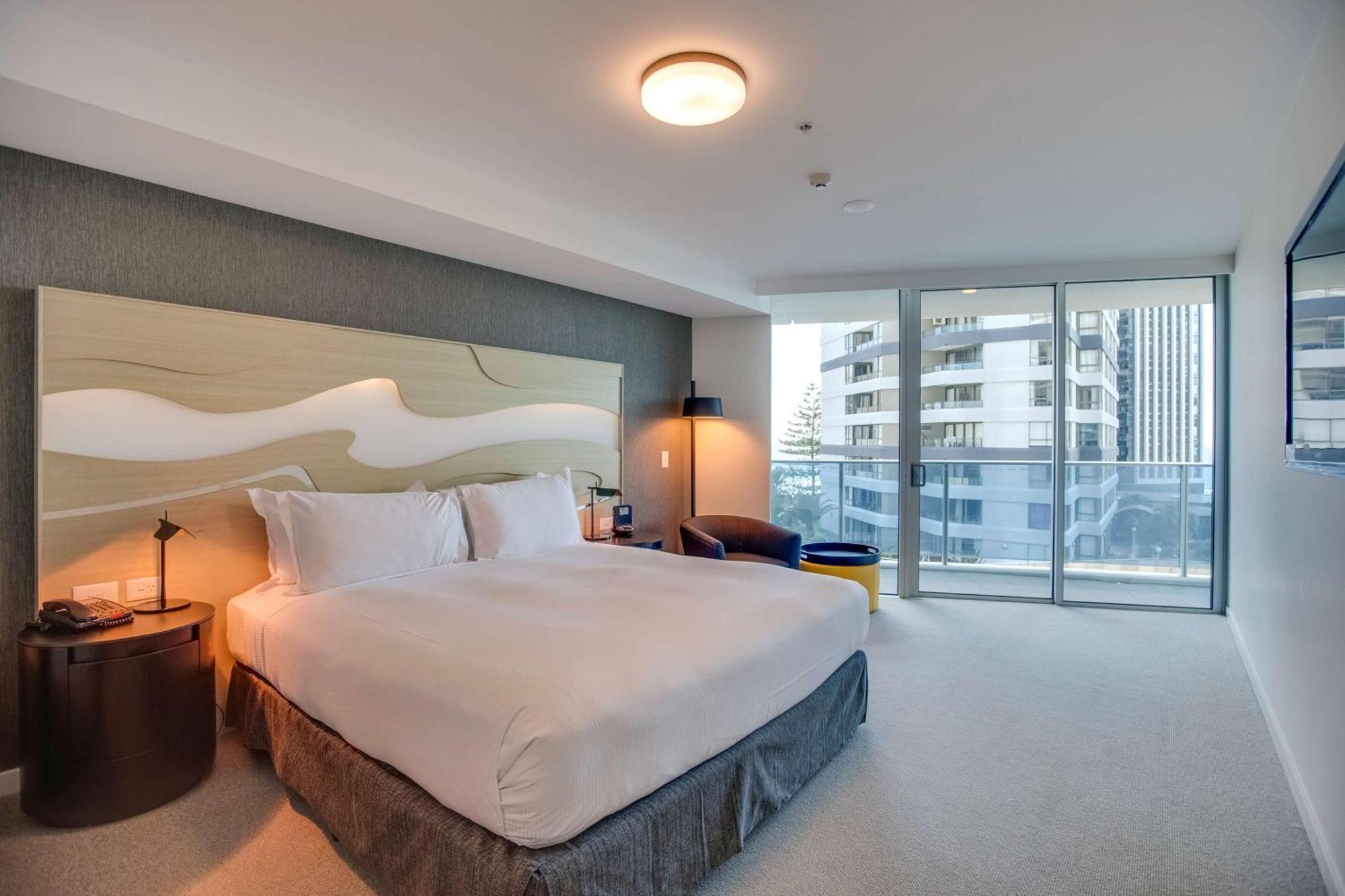 Hilton Surfers Paradise & Residences 5*