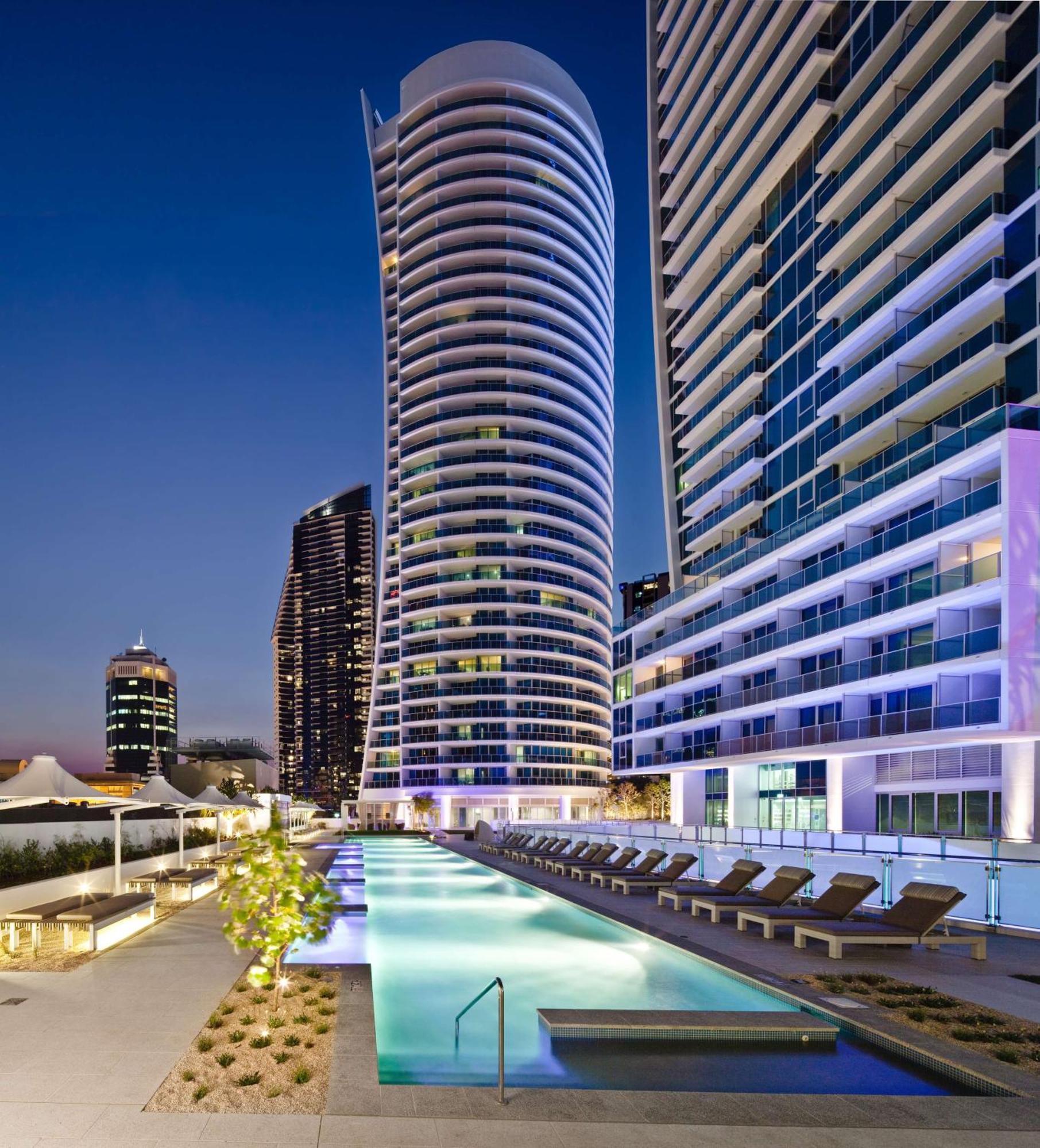 Hilton Surfers Paradise & Residences Resort 5*